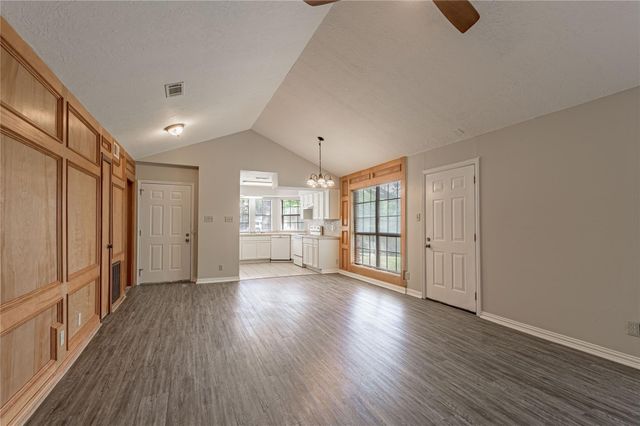 610 Normal Park Drive A, Huntsville, TX 77320