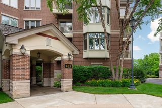 405 Village Green Court 304, Lincolnshire, IL 60069