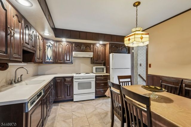 80 Ridge Rd, Cedar Grove Twp., NJ 07009