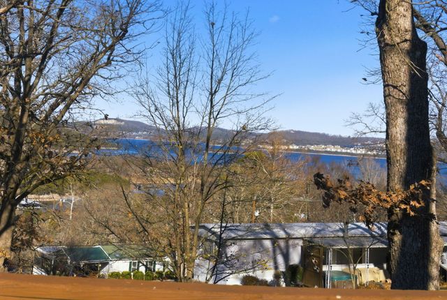 30 Hidden Bluff Road, Blue Eye, MO 65611