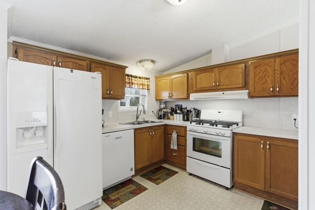 30 Hidden Bluff Road, Blue Eye, MO 65611