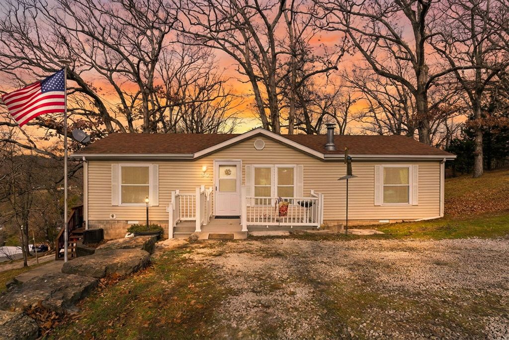 30 Hidden Bluff Road, Blue Eye, MO 65611