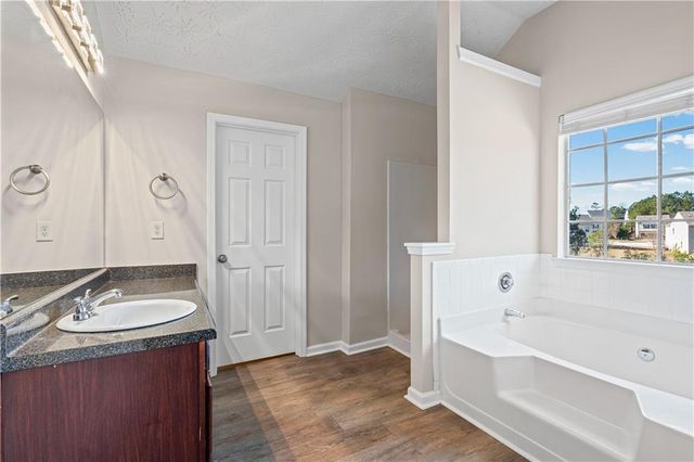 565 Amish Avenue, Riverdale, GA 30296