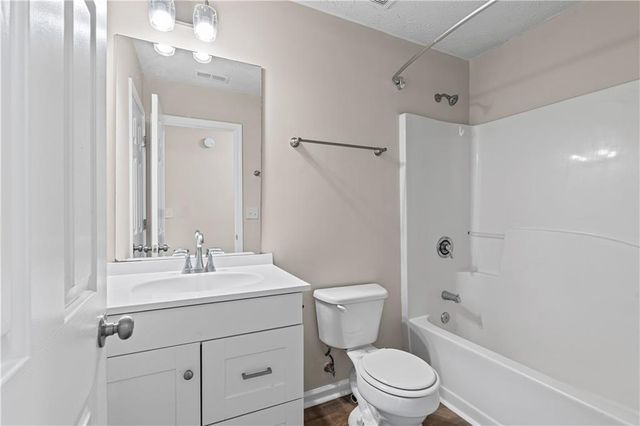 565 Amish Avenue, Riverdale, GA 30296