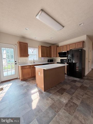 4114 DERBYSHIRE LN, Fredericksburg, VA 22408