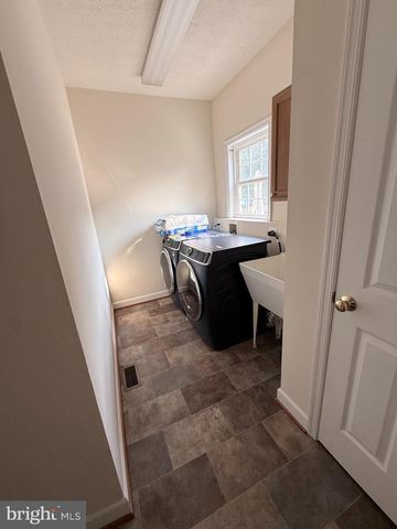 4114 DERBYSHIRE LN, Fredericksburg, VA 22408