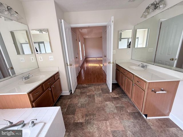 4114 DERBYSHIRE LN, Fredericksburg, VA 22408