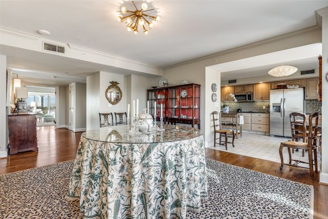 4242 Lomo Alto Drive N70, Highland Park, TX 75219