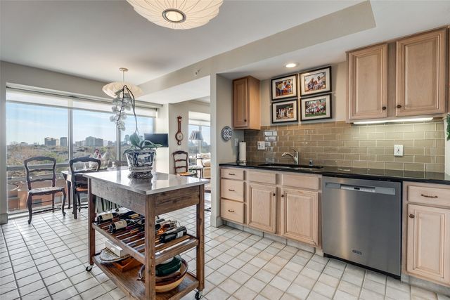 4242 Lomo Alto Drive N70, Highland Park, TX 75219