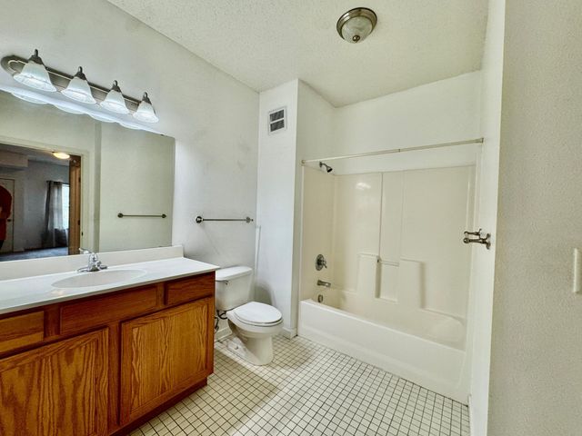 619 8th Street SE 309, Minneapolis, MN 55414