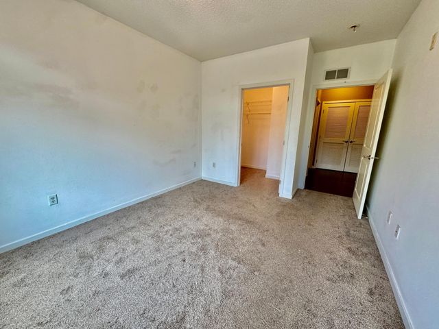 619 8th Street SE 309, Minneapolis, MN 55414