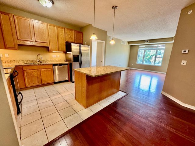 619 8th Street SE 309, Minneapolis, MN 55414