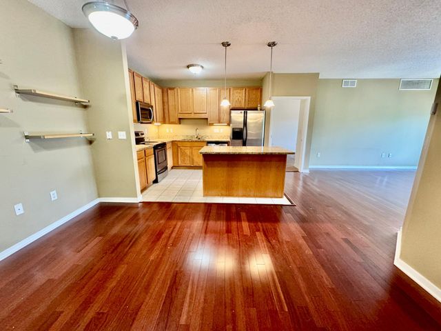 619 8th Street SE 309, Minneapolis, MN 55414