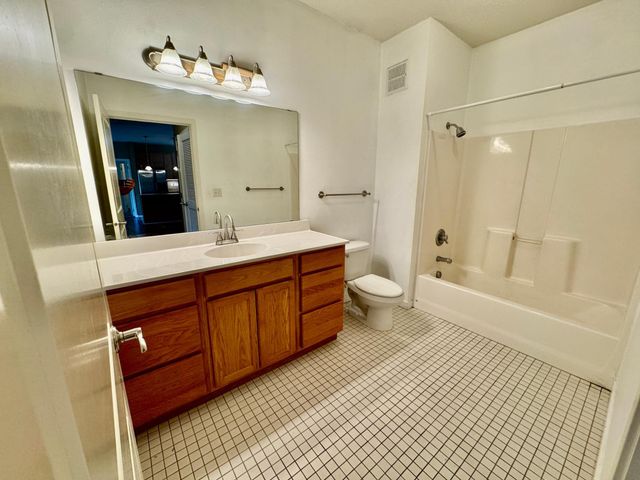 619 8th Street SE 309, Minneapolis, MN 55414