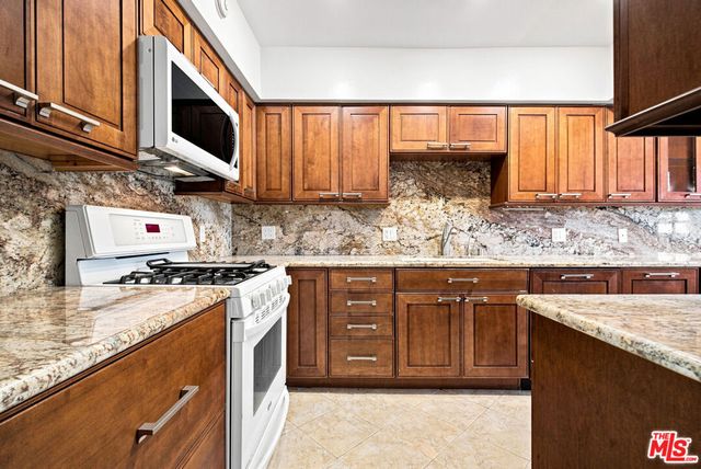 10669 La Grange Avenue, Los Angeles, CA 90025