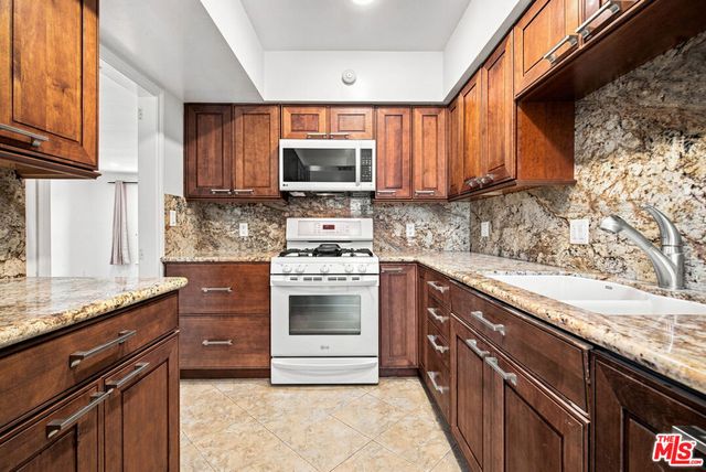 10669 La Grange Avenue, Los Angeles, CA 90025