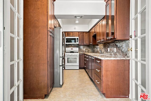 10669 La Grange Avenue, Los Angeles, CA 90025