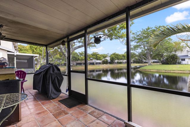 2030 Discovery Circle E, Deerfield Beach, FL 33442