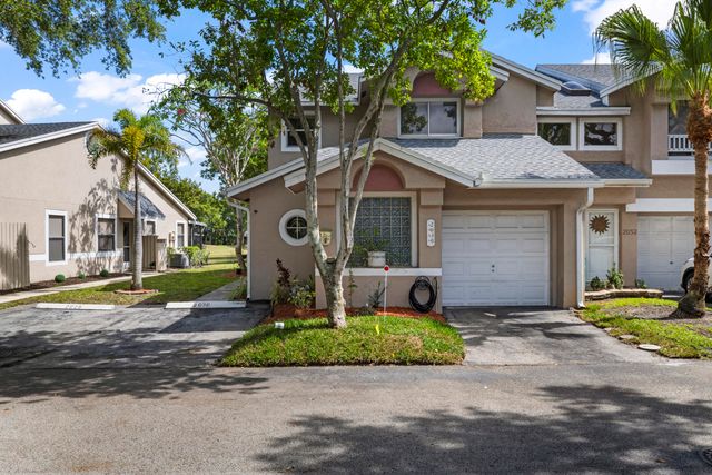 2030 Discovery Circle E, Deerfield Beach, FL 33442