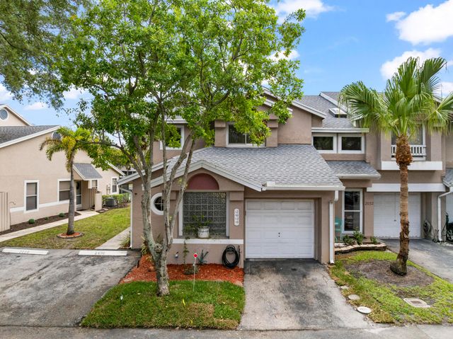 2030 Discovery Circle E, Deerfield Beach, FL 33442