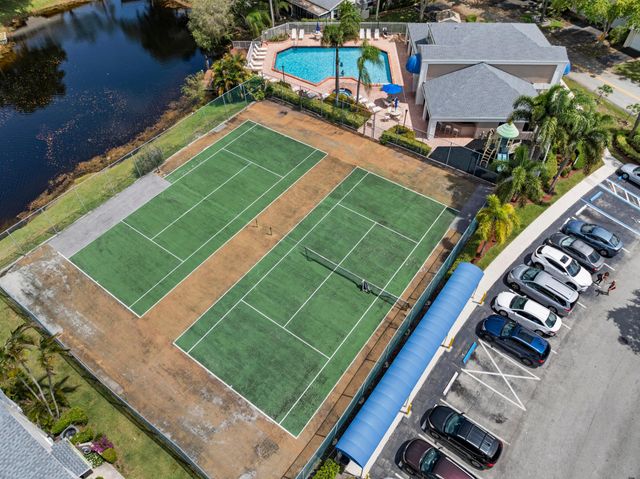 2030 Discovery Circle E, Deerfield Beach, FL 33442