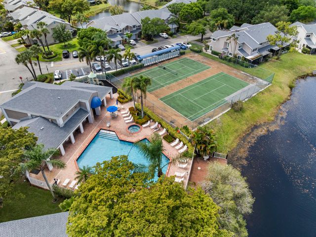 2030 Discovery Circle E, Deerfield Beach, FL 33442