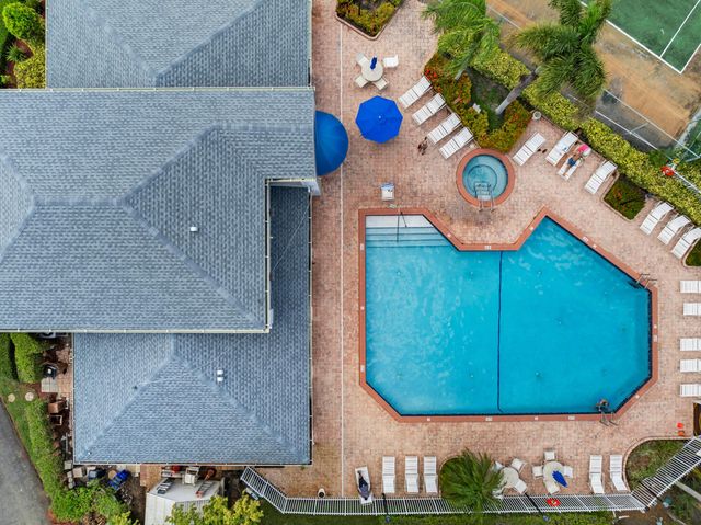2030 Discovery Circle E, Deerfield Beach, FL 33442