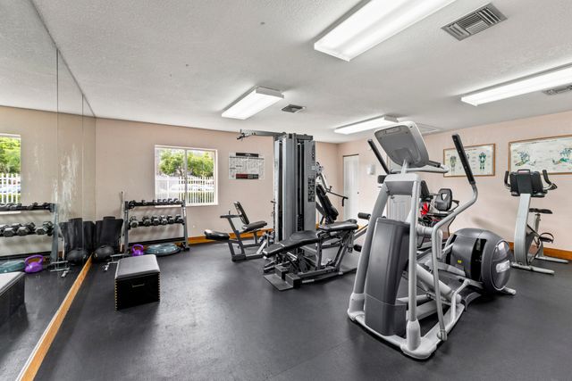 2030 Discovery Circle E, Deerfield Beach, FL 33442