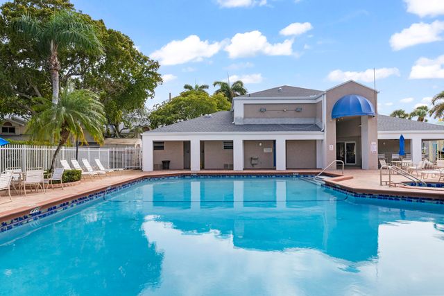 2030 Discovery Circle E, Deerfield Beach, FL 33442