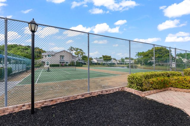2030 Discovery Circle E, Deerfield Beach, FL 33442