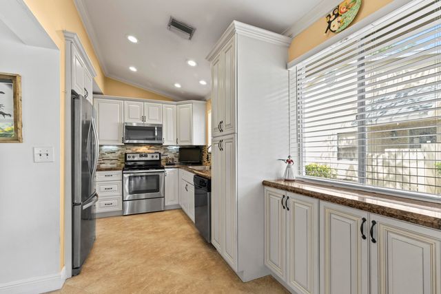 2030 Discovery Circle E, Deerfield Beach, FL 33442