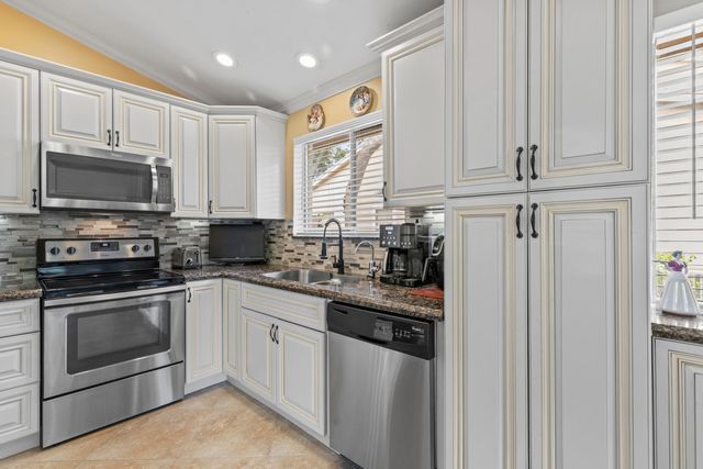 2030 Discovery Circle E, Deerfield Beach, FL 33442