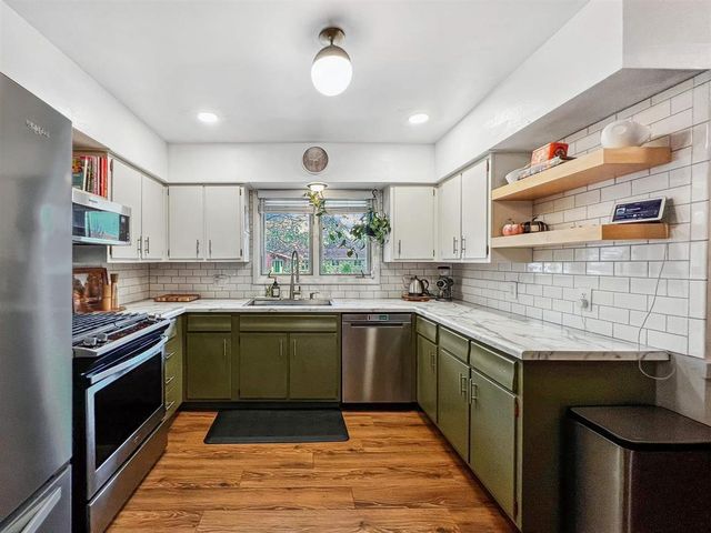 960 SHING WA UK DRIVE, Marinette, WI 54143