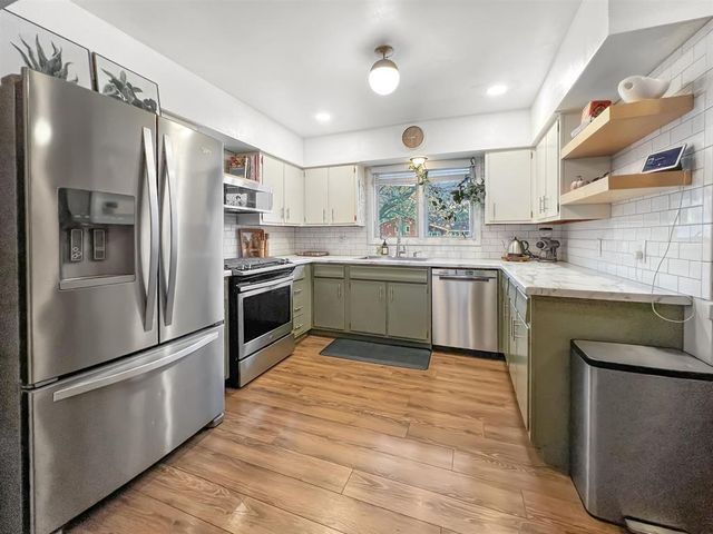 960 SHING WA UK DRIVE, Marinette, WI 54143