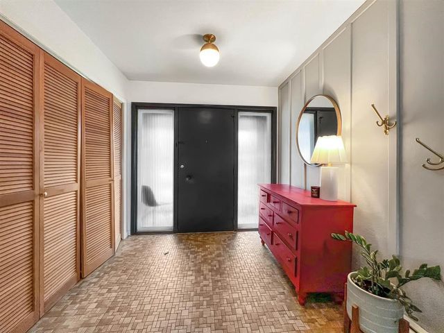 960 SHING WA UK DRIVE, Marinette, WI 54143