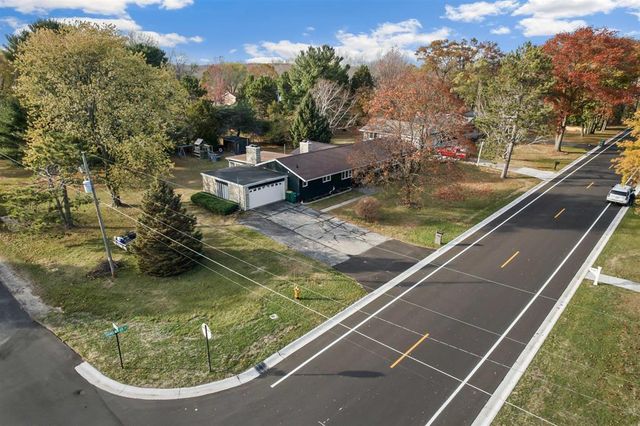 960 SHING WA UK DRIVE, Marinette, WI 54143