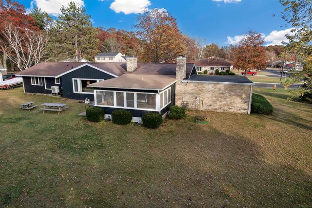 960 SHING WA UK DRIVE, Marinette, WI 54143