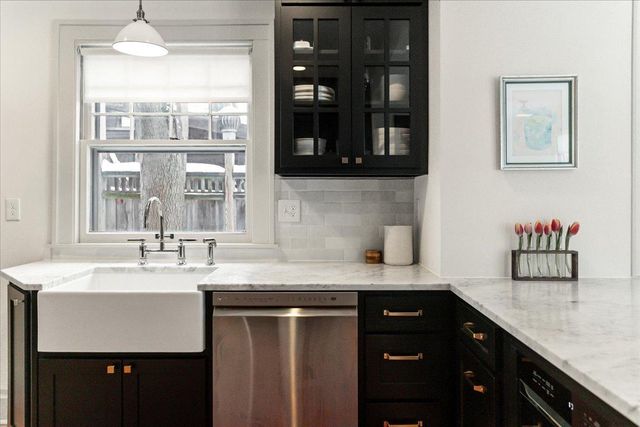 200 W 40th Street, Minneapolis, MN 55409