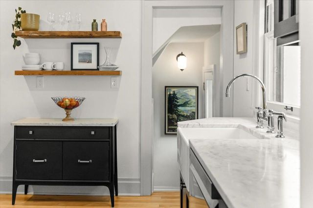 200 W 40th Street, Minneapolis, MN 55409