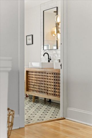 200 W 40th Street, Minneapolis, MN 55409