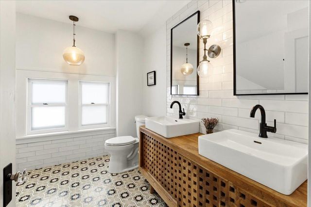 200 W 40th Street, Minneapolis, MN 55409