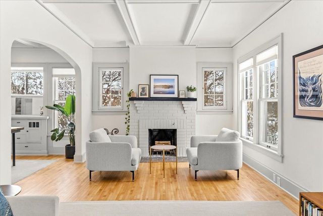 200 W 40th Street, Minneapolis, MN 55409