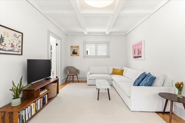 200 W 40th Street, Minneapolis, MN 55409