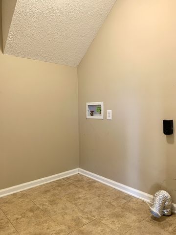 1233 Cobblestone Ln, Clarksville, TN 37042