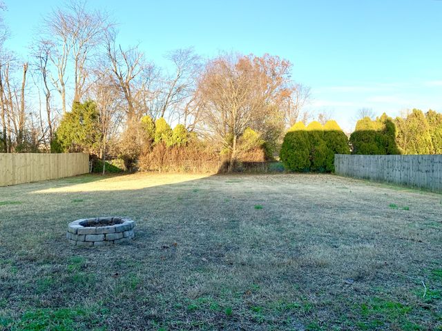 1233 Cobblestone Ln, Clarksville, TN 37042