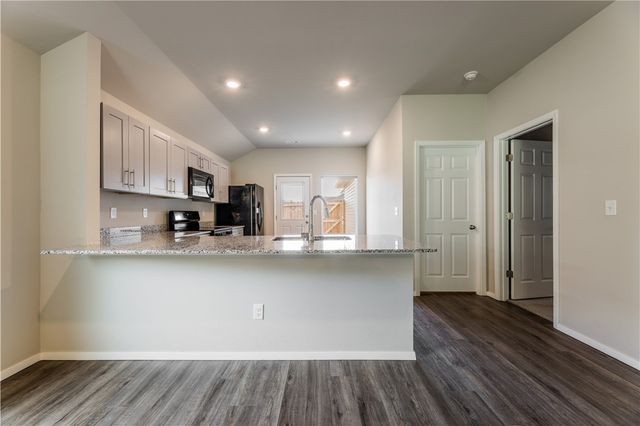 3067 S Saline Alley, Fayetteville, AR 72701