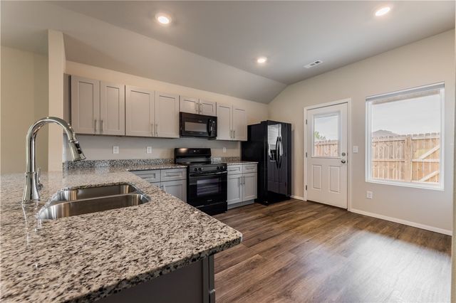 3067 S Saline Alley, Fayetteville, AR 72701