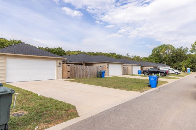 3067 S Saline Alley, Fayetteville, AR 72701