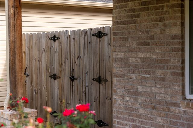 3067 S Saline Alley, Fayetteville, AR 72701