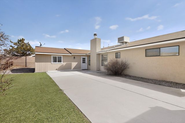331 Nicklaus Drive SE, Rio Rancho, NM 87124